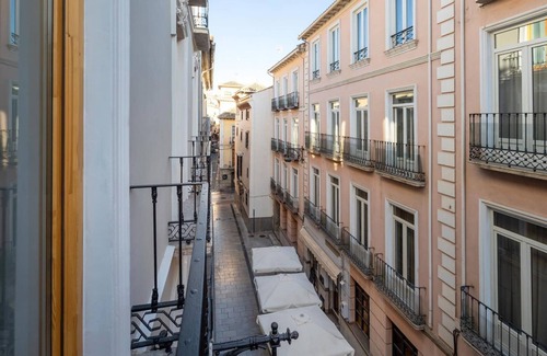 Granada City Center Apartment | Patio Zahorí Boutique Apartments 8