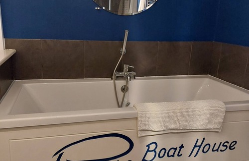 Mumbles Hotel | Patricks Boathouse
