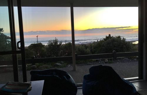 Cape Palliser House | PAUA POINT Close to beach, big deck/views, homely, wifi, a gem! Relax and enjoy!