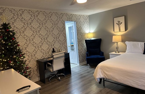 Helen Condo | Paul's Apartment - 55in TV, Wi-Fi, kitchenette