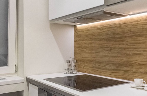 Terezvaros Apartment | Paulay Premium Suite Opera, 90 sqm 2 BR, 2 BA, WiFi, AC next to Opera & Basilica
