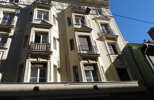 Terezvaros Apartment | Paulay Premium Suite Opera, 90 sqm 2 BR, 2 BA, WiFi, AC next to Opera & Basilica