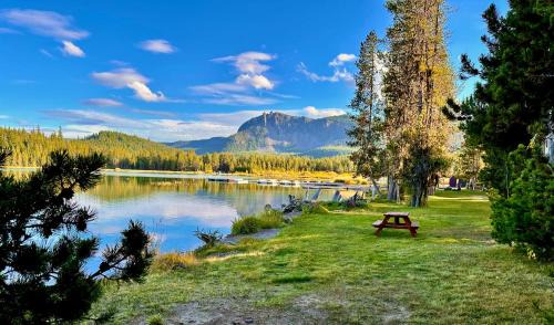 La Pine Resort | Paulina Lake Lodge and Resort
