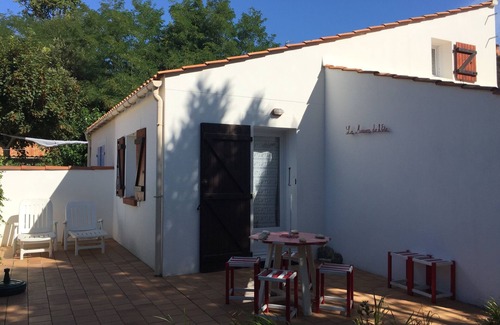 Longeville-sur-Mer Cabin | Pavilion 900 m from the beach, Longeville-Sur-Mer