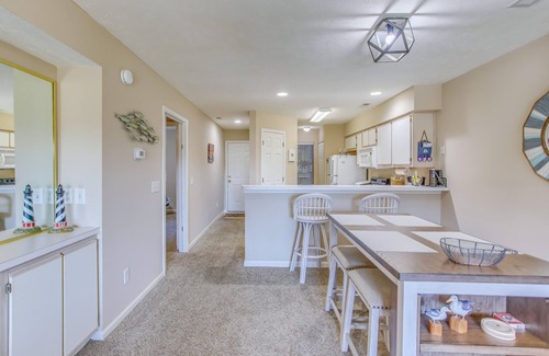 Pawleys Island Condo | Pawleys Island Condo w/Screened Porch + Golfing!