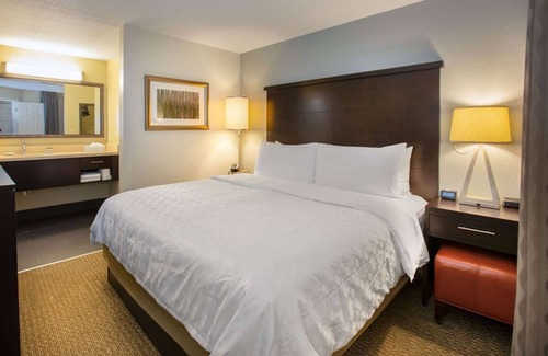 Florida Central Atlantic Coast Hotel | Paws Friendly Hotel! Spacious 2BR Suite with Full Kitchen, Swimming Pool!