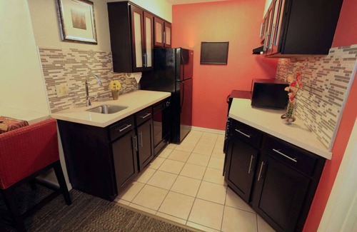 Florida Central Atlantic Coast Hotel | Paws Friendly Hotel! Spacious 2BR Suite with Full Kitchen, Swimming Pool!