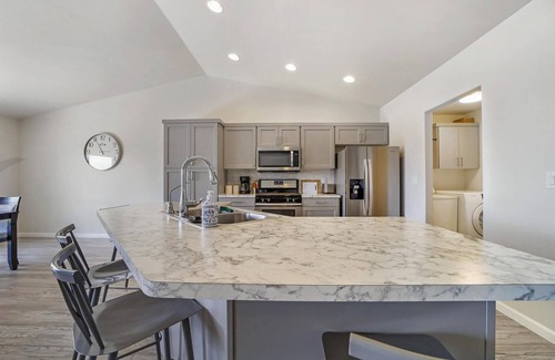 Twin Falls House | Pawsitively Perfect: New Pet-Friendly Home in Ideal Location!"