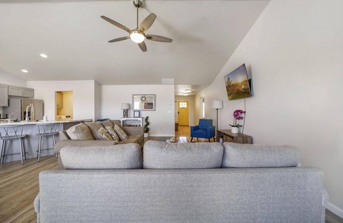 Twin Falls House | Pawsitively Perfect: New Pet-Friendly Home in Ideal Location!"