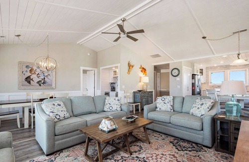 Caswell Beach House | Payneless: Panoramic Views, Gourmet Kitchen, Close to Lighthouse