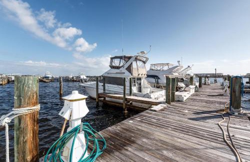 Fort Walton Beach Apartment | PB A115 -Cozy Poolside - Close to Beach and Attractions!