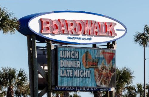 Fort Walton Beach Apartment | PB A115 -Cozy Poolside - Close to Beach and Attractions!