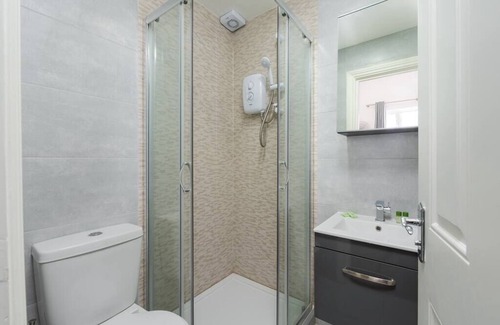 West Kensington Apartment | PBC | Modern Studio - Earl's Court 119 - EC1