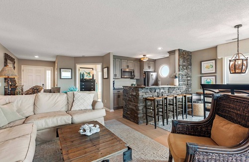 Manteo Condo | PC Beach: Soundfront | Boat Slip | Pool Access