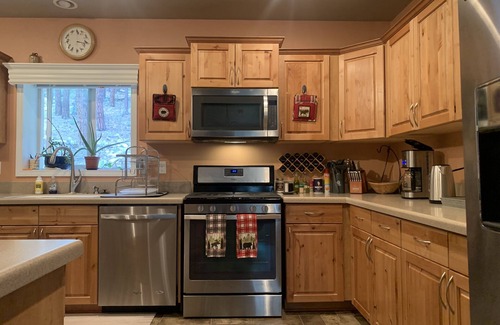 Forest Lakes House | Peace and privacy await among the towering Pine Trees.