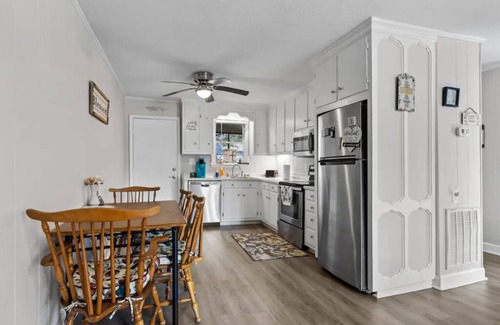 Emerald Isle Apartment | Peace of the Beach Unit B King size