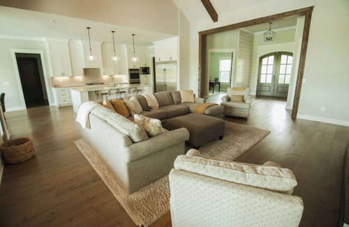 Farmington House | Peaceful 10-Acre Retreat with Pool & Theater Room: 7 mi. from U of A