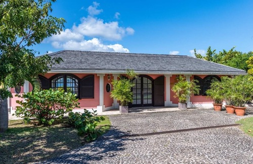 Pointe Milou Villa | Peaceful 2 BDRM Villa w BBQ & Garden