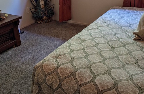Vallejo House | Peaceful 2 bedroom with office in the hills