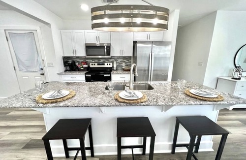 Navy Point House | Peaceful 3 Bedroom Pensacola Get Away-2 mins from NAS Pensacola