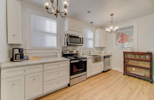 Rosewood House | Peaceful 3BR | Centrally located in DT Columbia