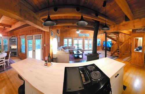 Tallahassee House | Peaceful 4-bedroom Lakehouse in Tallahassee