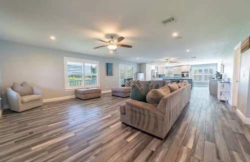 Okeechobee House | Peaceful 6BR Country Retreat-Bring Your Horses!