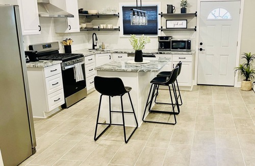 Elizabeth Apartment | Peaceful and Clean 2 BR Apt