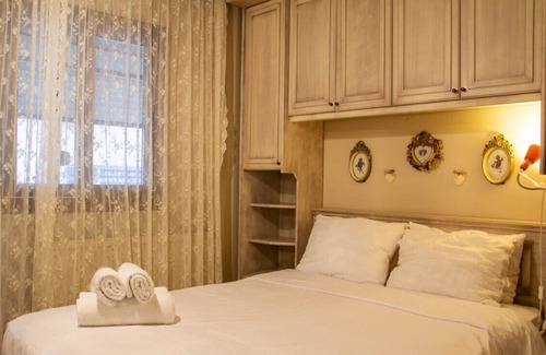 Karsiyaka Apartment | Peaceful and Comfy Flat Near Sea in Karsiyaka
