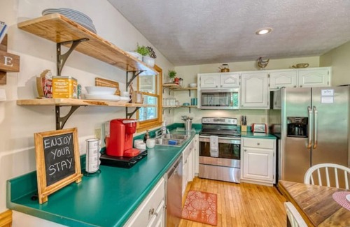 Walnut Mountain Cabin | Peaceful and Cozy Mountain Cabin with Arcade, Pool, Hot Tub, and Fire Pit!