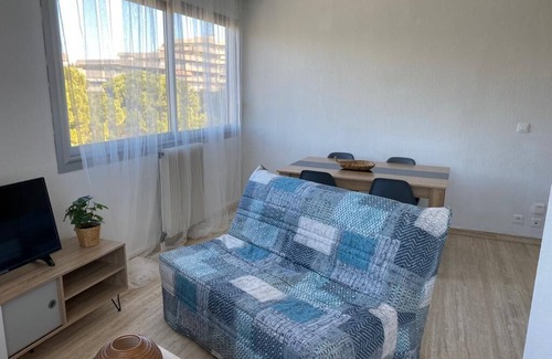 Estanove Apartment | Peaceful apartment with swimming pool close to shops 15 minutes from beaches by car