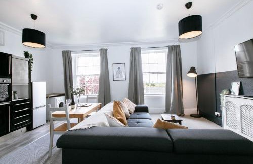 Exeter Apartment | Peaceful Apartment, Private Parking, Long Stay Prices, Close To Uni, Hosp, Centre