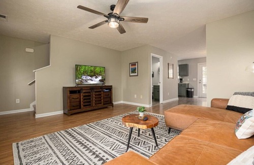 Sevierville Condo | Peaceful Autumn Escape | Hot tub + Pet Friendly