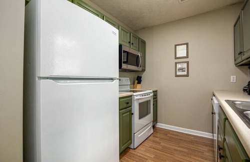 Sevierville Condo | Peaceful Autumn Escape | Hot tub + Pet Friendly