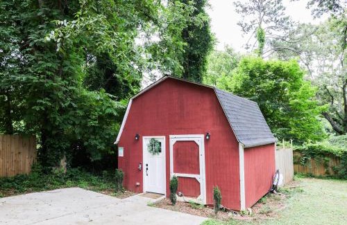 Atlanta House | Peaceful Barn Getaway Fire Pit & Daybed FREE PK