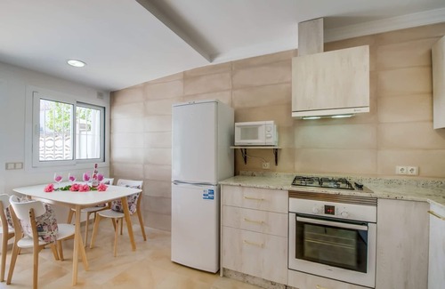 Alcudia House | Peaceful Beachside Getaway