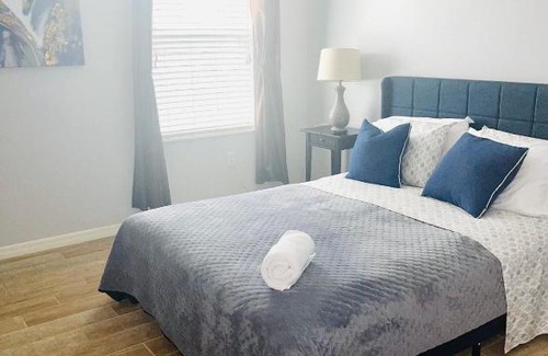 Port Saint Lucie House | Peaceful bedroom