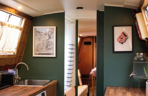 Angel Boat Rental | Peaceful Boat in Central London