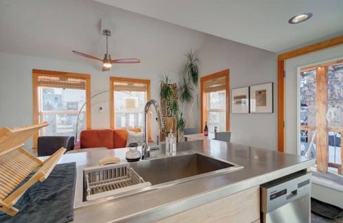 Bozeman House | Peaceful Bozeman Retreat