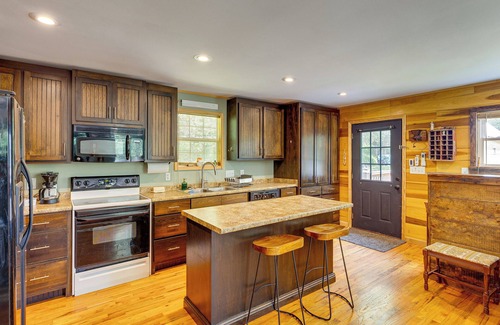 Ardmore Cabin | Peaceful Cabin at Lake Logan w/Spacious Yard!