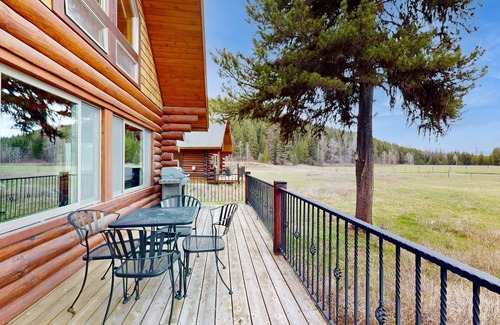 Polebridge Cabin | Peaceful cabin on 21 acres with a wood stove - near Glacier National Park