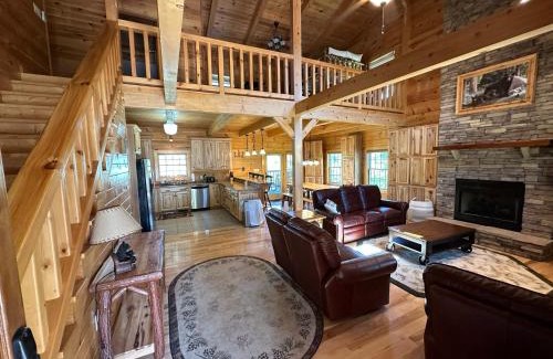 Sevierville House | Peaceful Cabin on Lake Sleeps 18 w outdoor kitchen