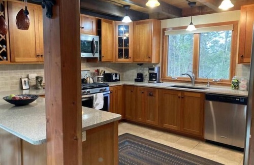 Wilmington Cabin | Peaceful Cabin Perfect for All Seasons