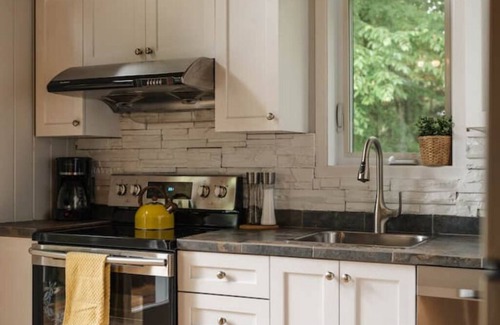 Lac-Sergent House | Peaceful Chalet w/Hot Tub & Private Lake Access