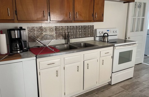 Luray House | Peaceful cottage in farmland - close to Luray, Shenandoah River & National Park