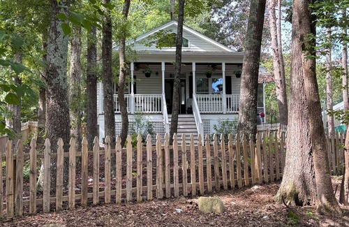 Durham Cottage | Peaceful cottage on a working horse farm