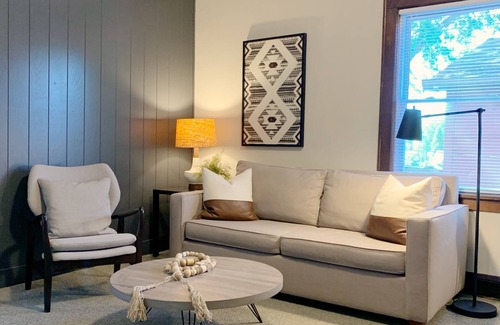 Victory Apartment | Peaceful Cozy 2bd Apartment in Convenient Location for Monthly+ Stays