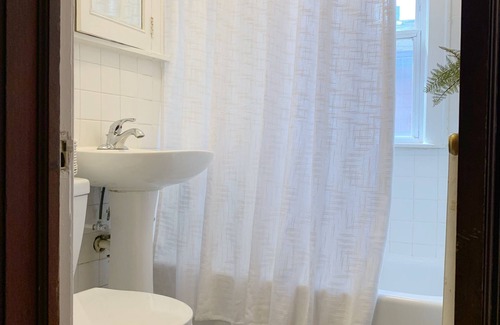 Victory Apartment | Peaceful Cozy 2bd Apartment in Convenient Location for Monthly+ Stays