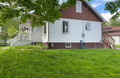 Lakeview House | Peaceful, cozy 4 bedroom house walking distance to the lake, 15 mins to Downtown