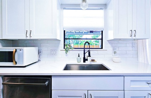 Flour Bluff House | Peaceful | Designer Rental | 2 Workstations | King